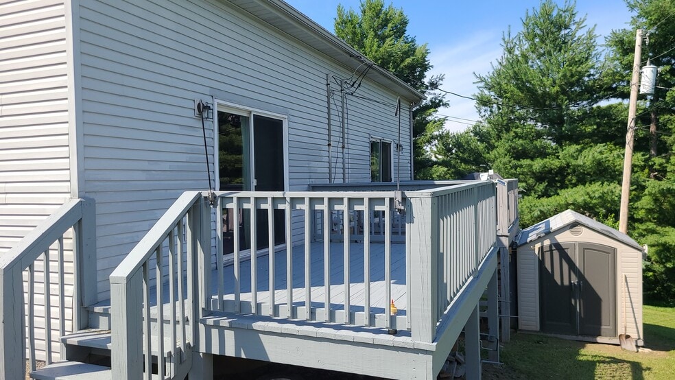 rear deck - 1526 Old Oak Ln