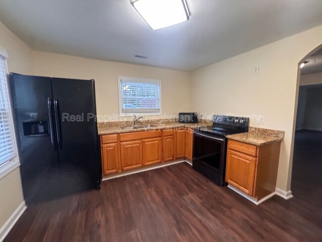 Building Photo - 1505 Axum Rd