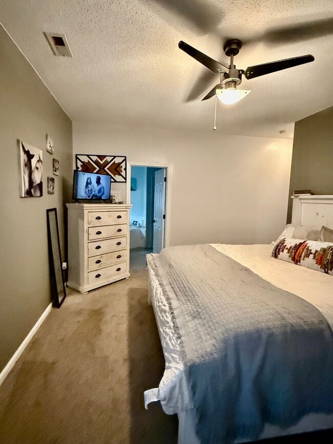 Building Photo - 3BD/2BA Updated Ranch on a Wooded Lot- Two...