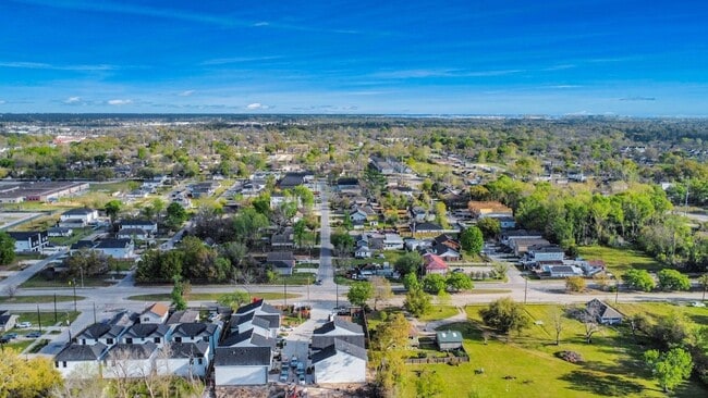 Building Photo - 7609 Victory Reserve St