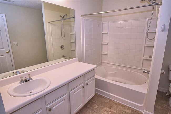 Building Photo - 3833 Pleasant Oaks Dr