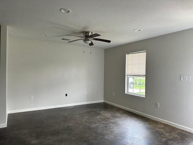 Building Photo - 907 FM 2830