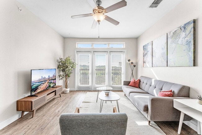 Building Photo - 501 E Oltorf St