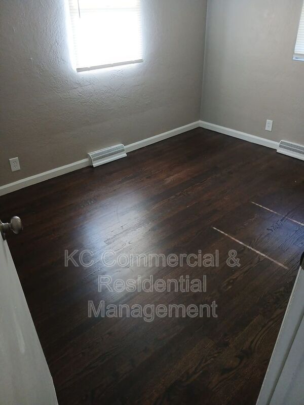 Building Photo - 1705 N Lynn St