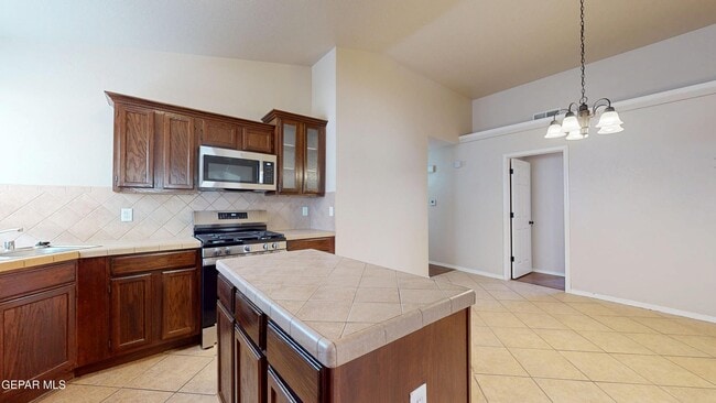 Building Photo - 1819 Shreya St
