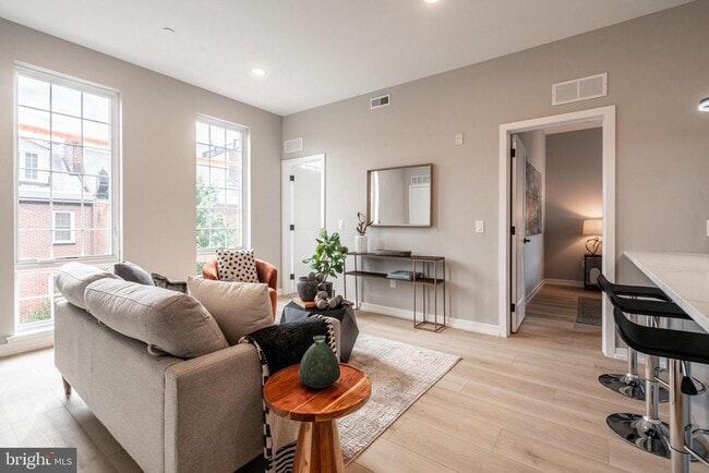 Building Photo - 713 S Mildred St