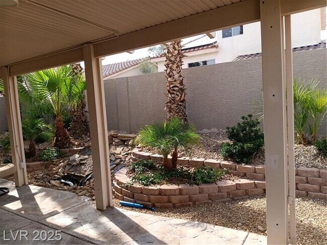 Building Photo - COMING SOON! NORTHWEST GEM! SPACIOUS HOME ...