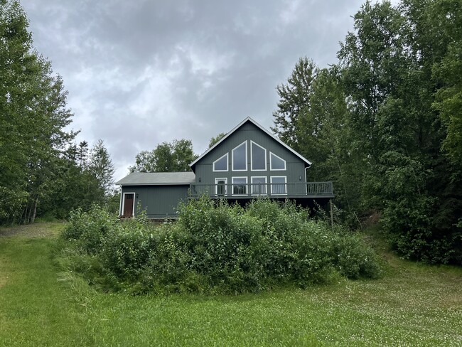 Primary Photo - 3151 N Edgewater Dr