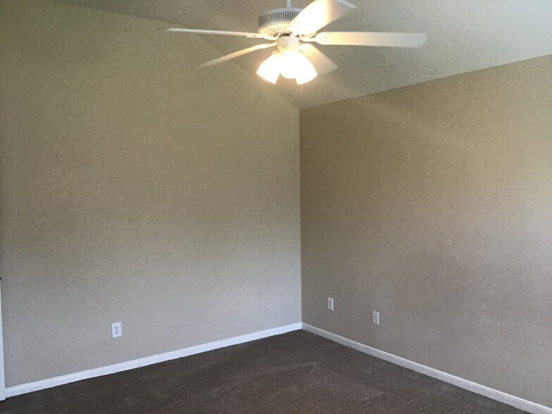 Building Photo - 5602 Darby Square Trl