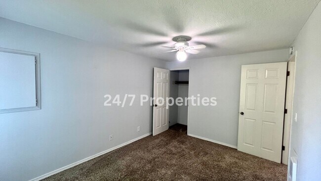Building Photo - Upper Level 2 BD | 1 BA Apartment w/ Willa...