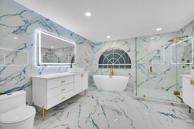 Building Photo - 7306 Michigan Isle Rd