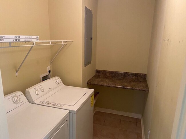 Building Photo - 306 Countryview Cove