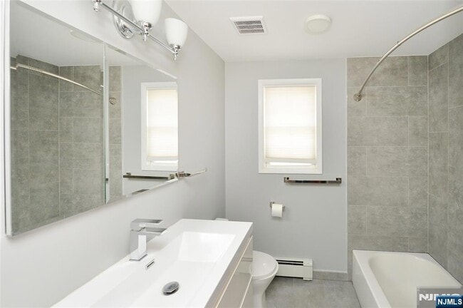 Building Photo - 11 Gregory Ct