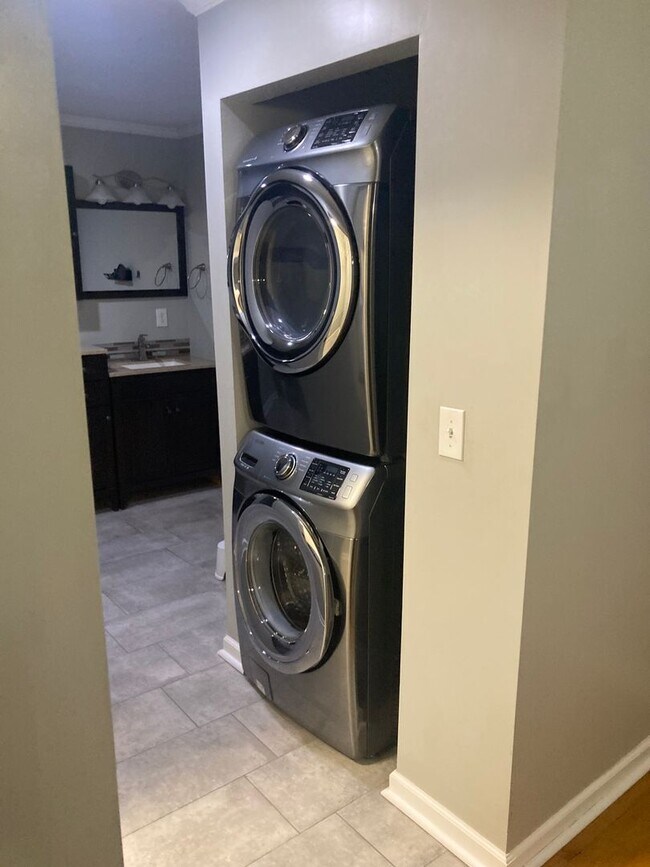 Building Photo - Great 2 Bed 2 Bath Home in East Nashville!