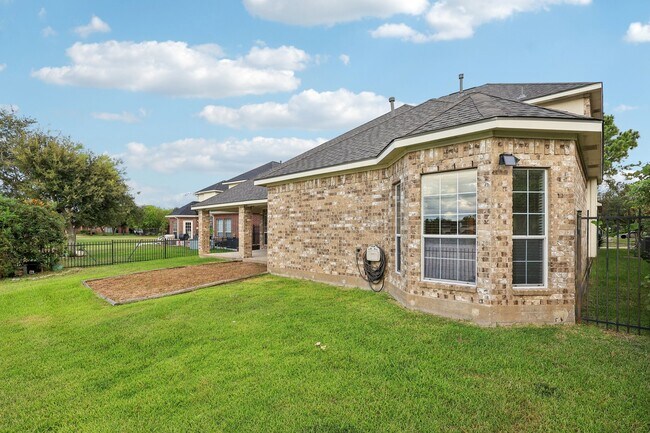 Building Photo - 10206 Pine Flats Dr