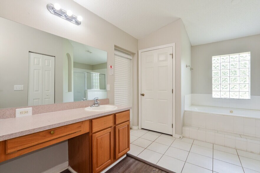 Building Photo - 1168 S Brickell Dr