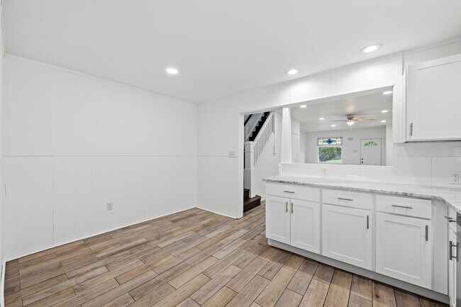 Building Photo - 1130 3rd St