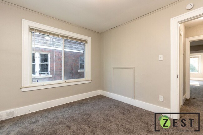 Building Photo - 4893 Chatsworth St