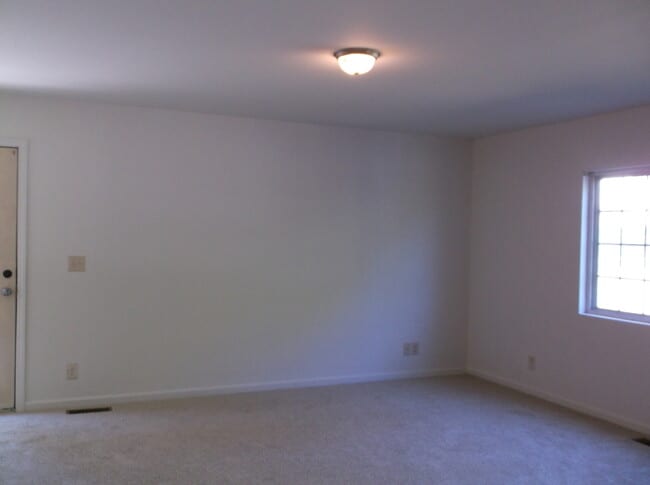 Building Photo - One Level House for Rent-Clemmonsville Rd....