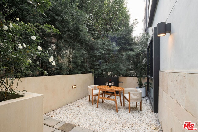 Building Photo - 724 Croft Ave