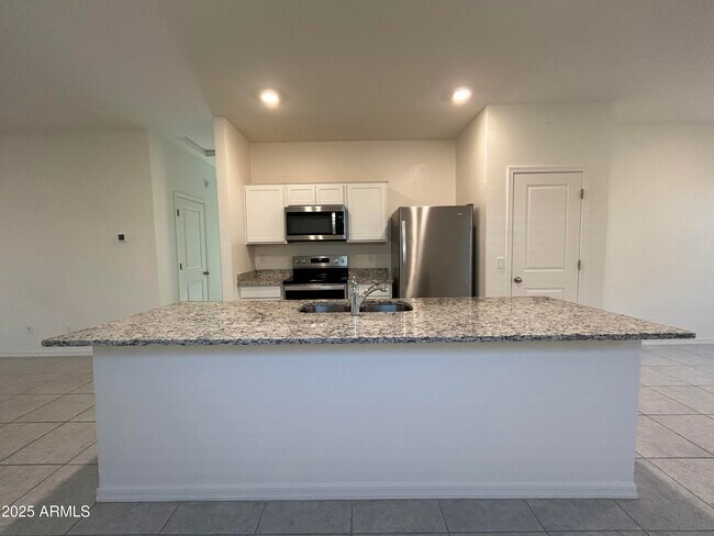 Building Photo - 6524 W Magdalena Ln