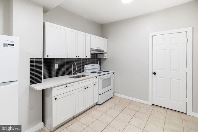 Building Photo - 3857 Wyalusing Ave