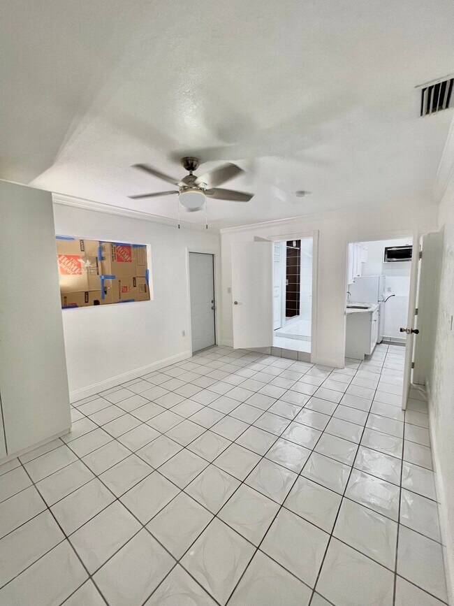Primary Photo - 649 W 14th St
