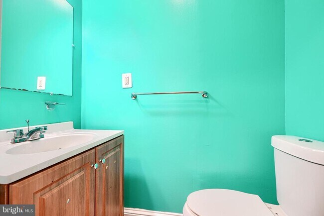 Building Photo - 2715 E Monument St