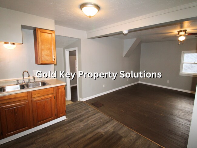 Building Photo - 236 W. Vineyard St. Anderson, IN. 46012