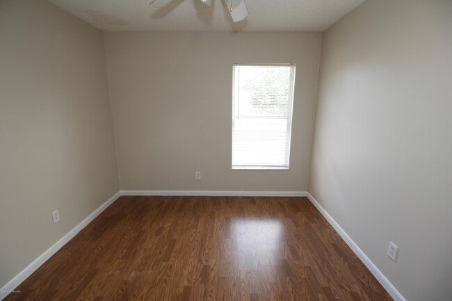 Building Photo - 737 Kempten St NW