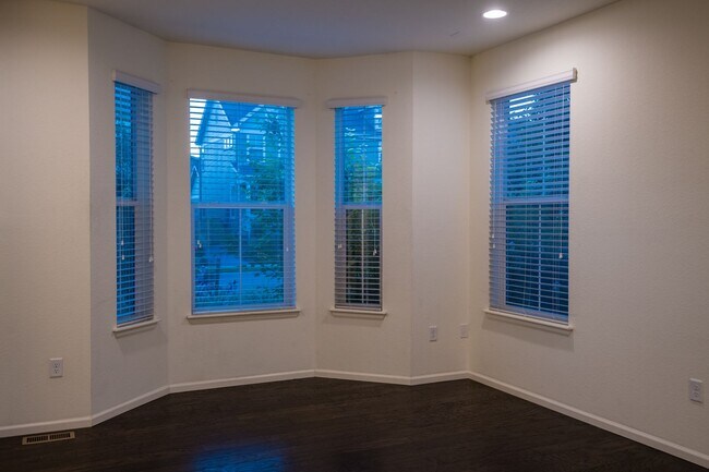 Building Photo - 2 Bedroom 2 1/2 Bath in Mosaic