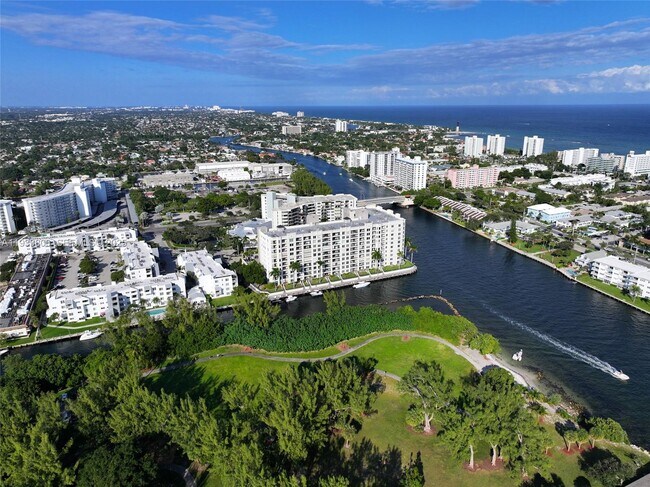 Building Photo - 2860 NE 14th Street Causeway