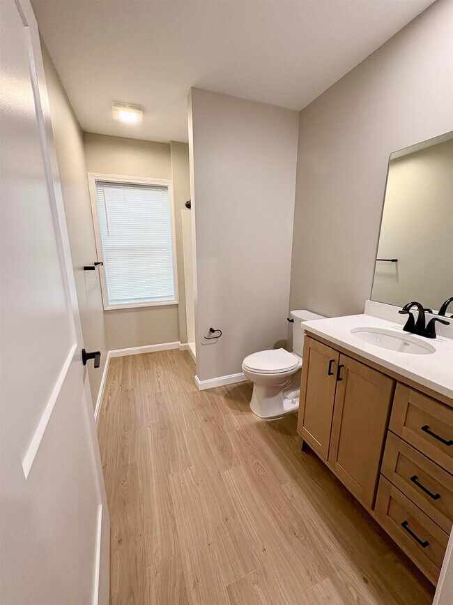 Building Photo - 15 Mountain Rd