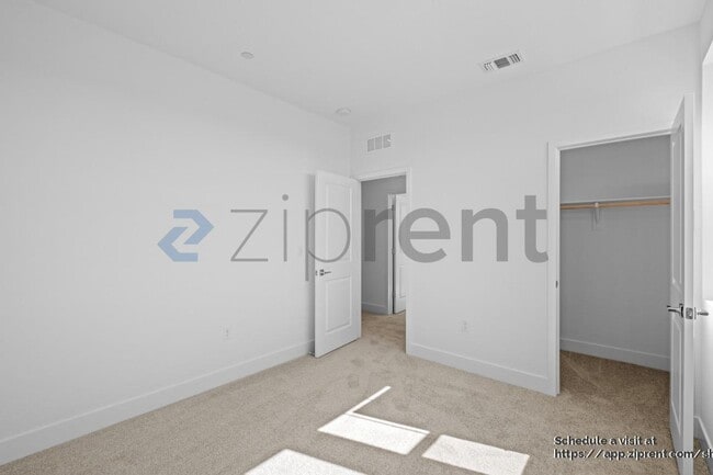 Building Photo - 3335 Cascade Dr