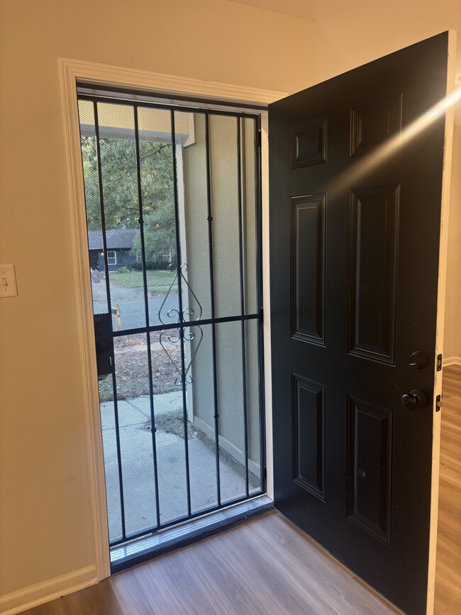 Building Photo - 457 Fernhill Cove