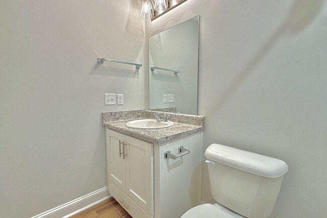 Building Photo - AVAILABLE NOW! (Pet Friendly)