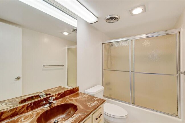 Building Photo - 531 N Ocean Blvd