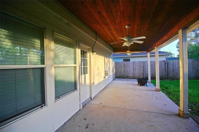 Building Photo - 16928 Scenic Knoll