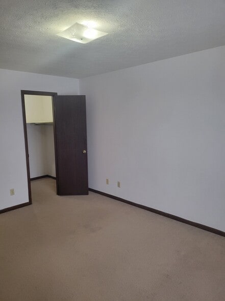 Building Photo - 500 Oxcart Rd