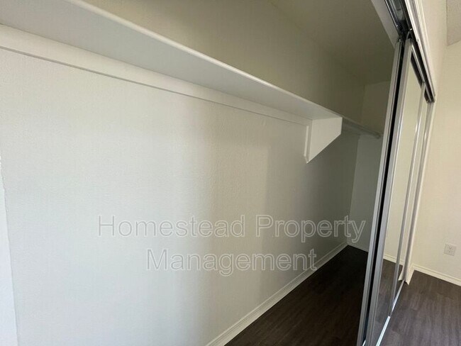 Building Photo - 10020 S Clegern St