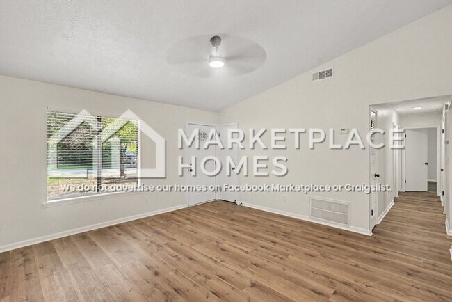 Building Photo - 9011 Homewood Dr