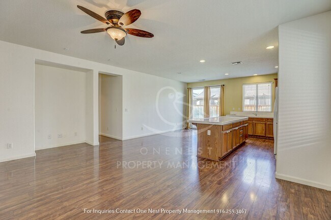 Building Photo - 3 bedroom, 2 bathroom Charming Plumas Lake...