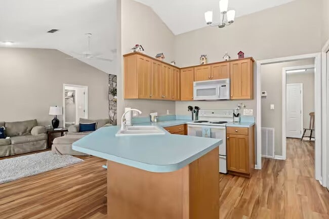 Building Photo - 270 Silver Lake N