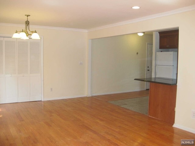 Building Photo - 184 Hillside Ave