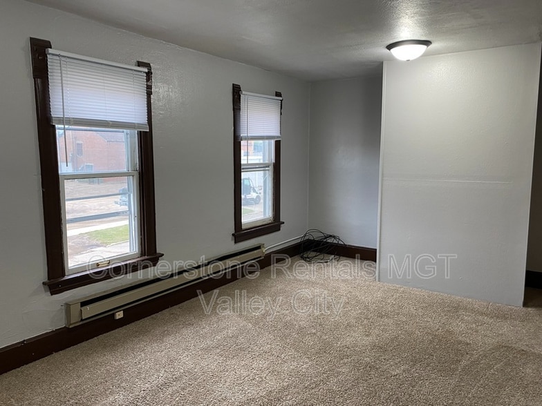 Building Photo - 205 3rd Ave SE