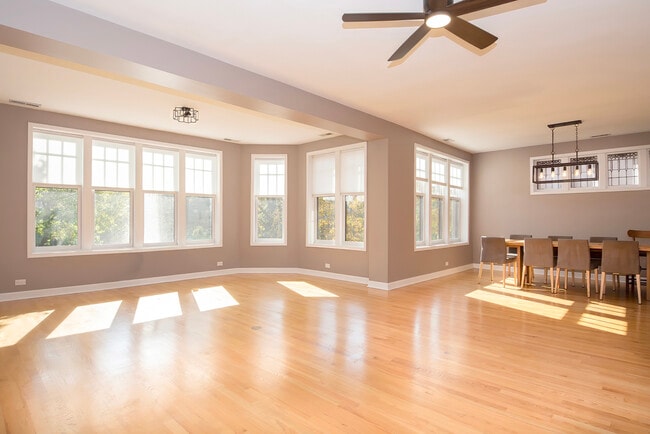 Building Photo - 1216 E Hyde Park Blvd