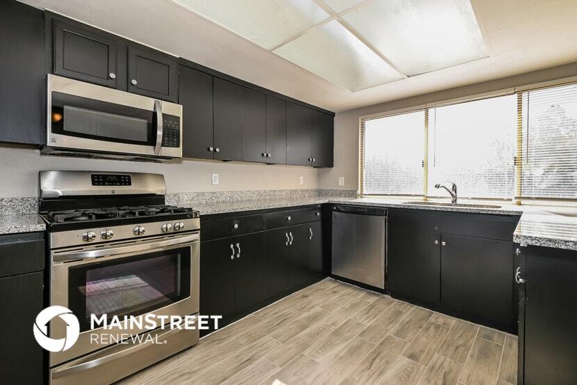 Building Photo - 450 Thistle Dr