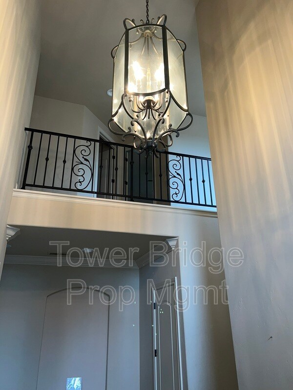 Building Photo - 3766 Mira Loma Dr