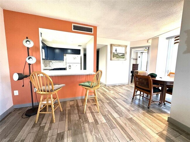 Building Photo - 500 N Osceola Ave