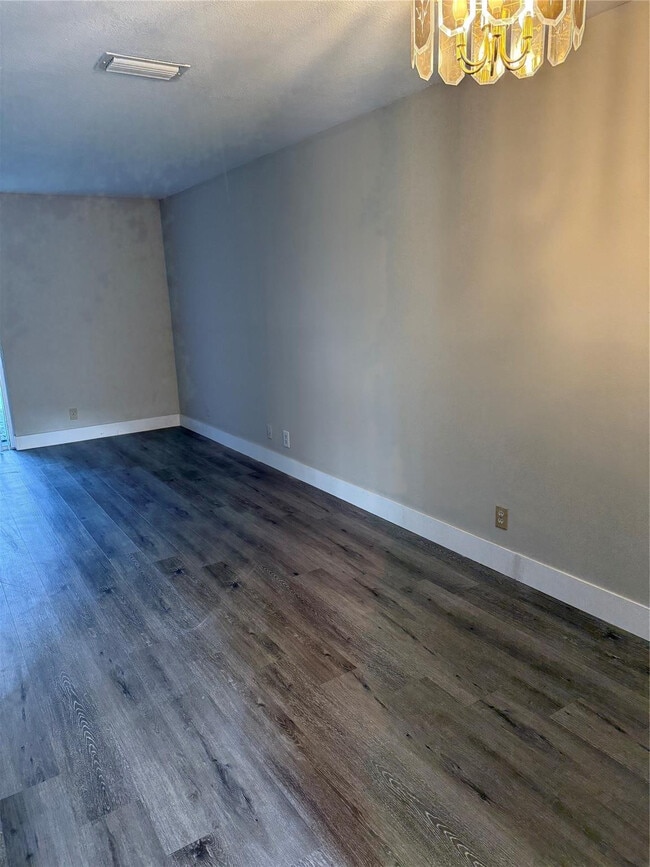 Building Photo - 1349 Sussex Dr